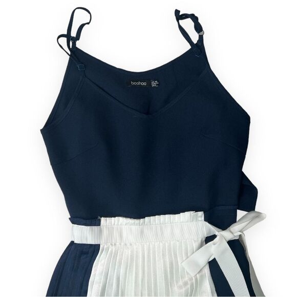 Boohoo Navy Blue and White Maxi Dress with Pleated Skirt - Picture 6 of 11